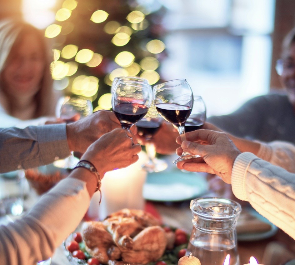 Anstoßen mit Rotwein – Traubenschmiede-Weintasting